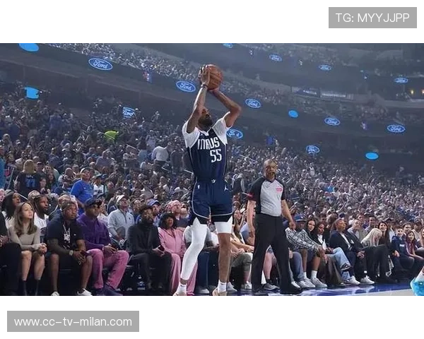 戴维斯禁区强度拉满,洛杉矶多次造关键回合